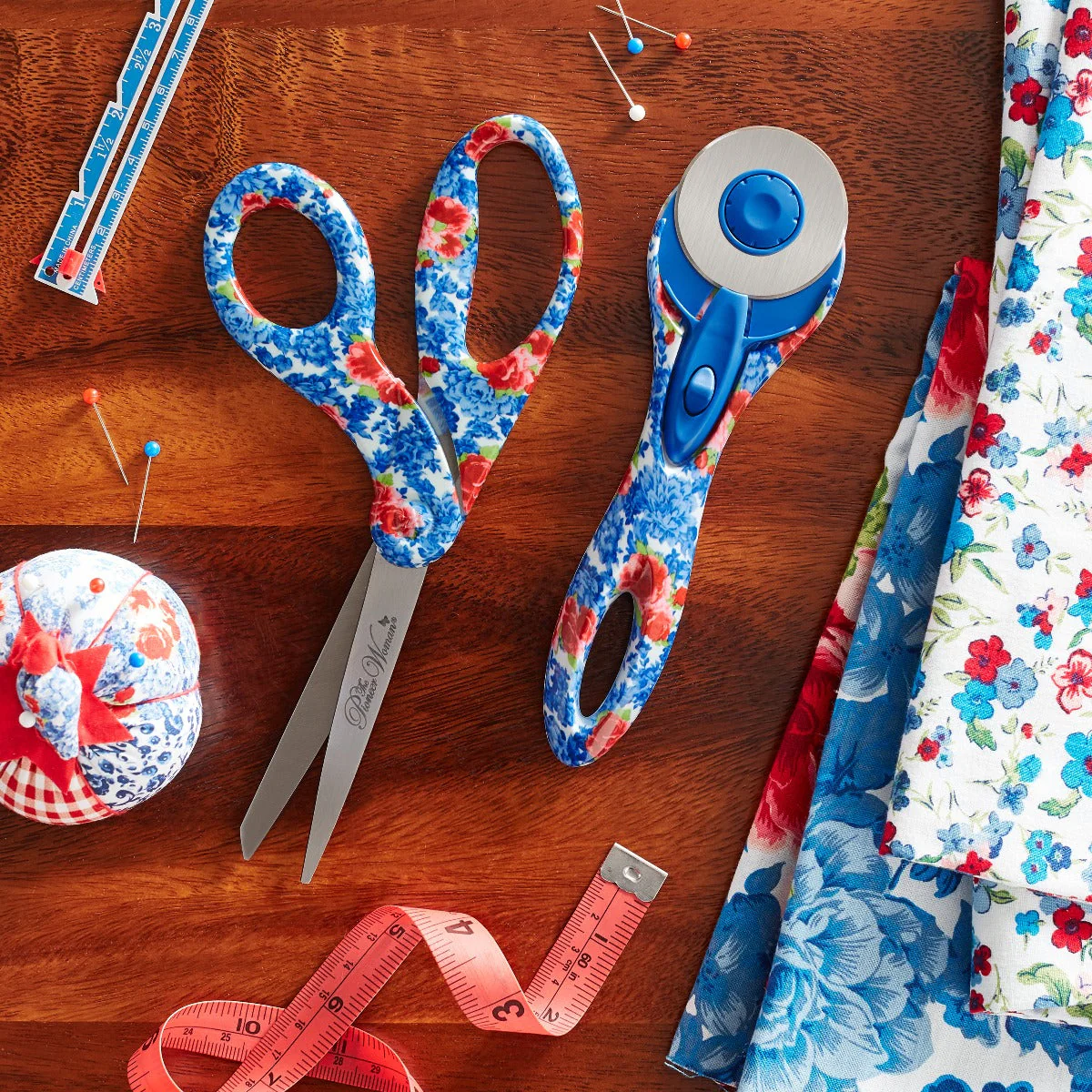 The Pioneer Woman Blue Heritage Floral 45mm Rotary & 8" Fashion Scissors Set (55891-PARENT) - Image 4
